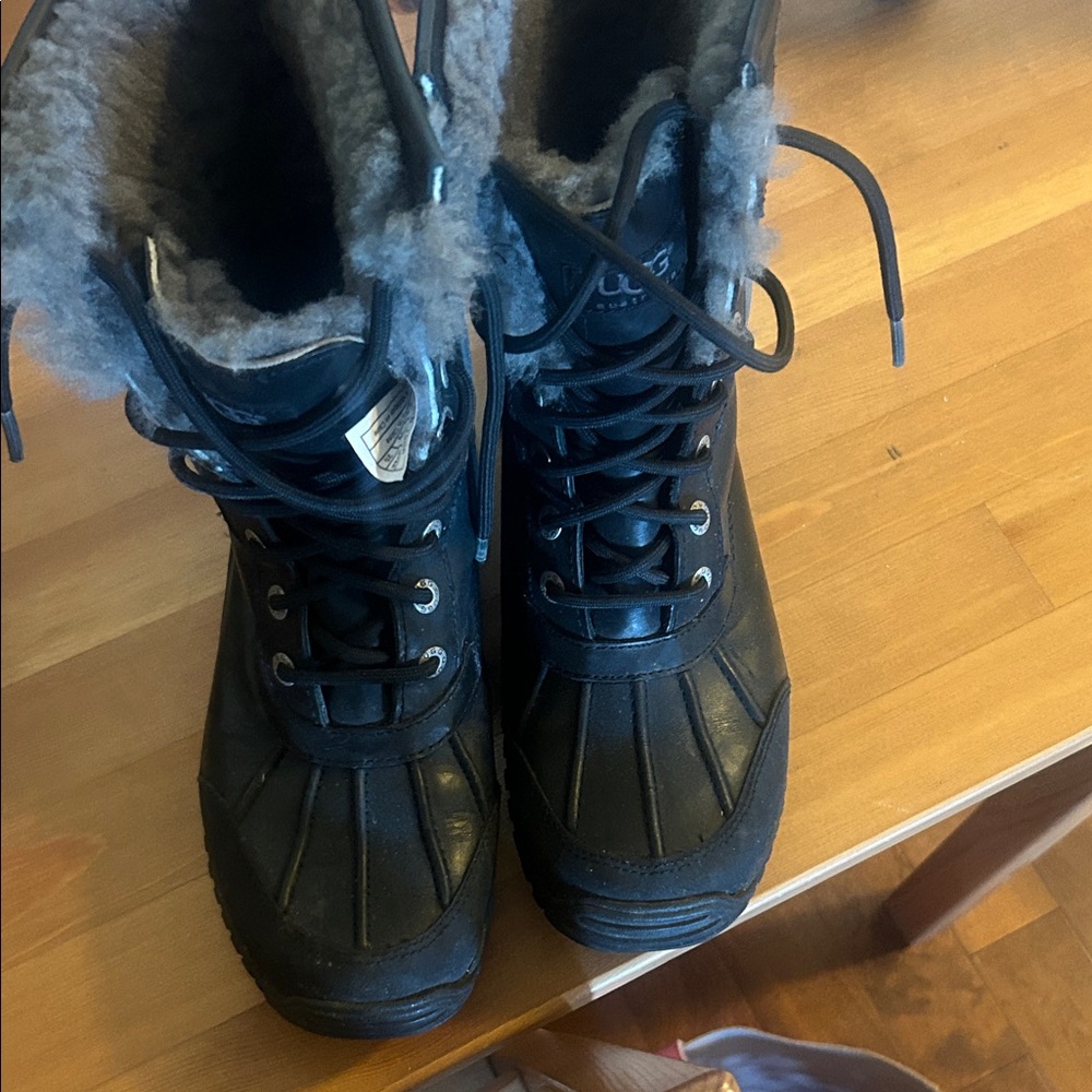 UGG Women's Black and Gray Winter Boots ( Ugg Adirondack II) size 8